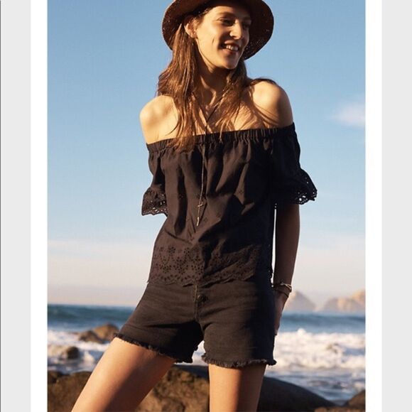 ✨ Madewell Off the Shoulder Eyelet Black Top ✨ - Picture 1 of 10